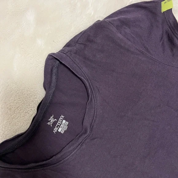 ARC'TERYX Womens Graphic Tee Size M Purple Cotton Jersey Knit Short Sleeve - Picture 2 of 3